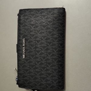 Mk clutch black